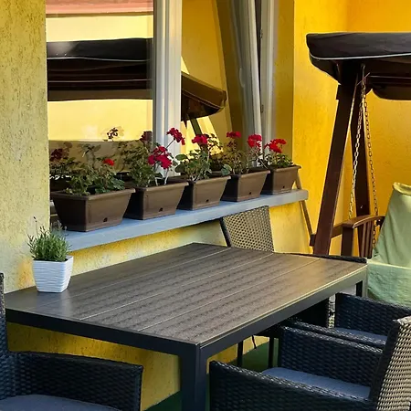 Mandula Vendeghaz Apartment